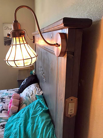 bed-1.jpg (74,030 bytes  )  
