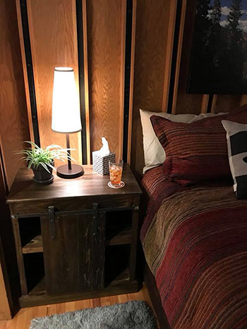 night-stand-2.jpg (77,875 bytes  )  